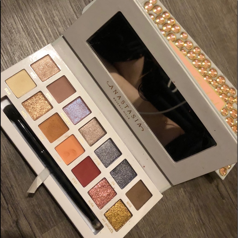 Anastasia x Carli Bybel Eyeshadow Palette
